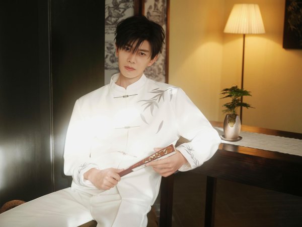 金富宝配资 任嘉伦新剧《海魂衫》将拍，蒋欣演女主很惊喜，看清导演追定了！